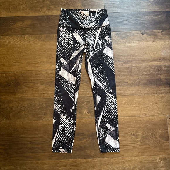 lululemon athletica Black and White Patterned Leggings - Picture 1 of 2